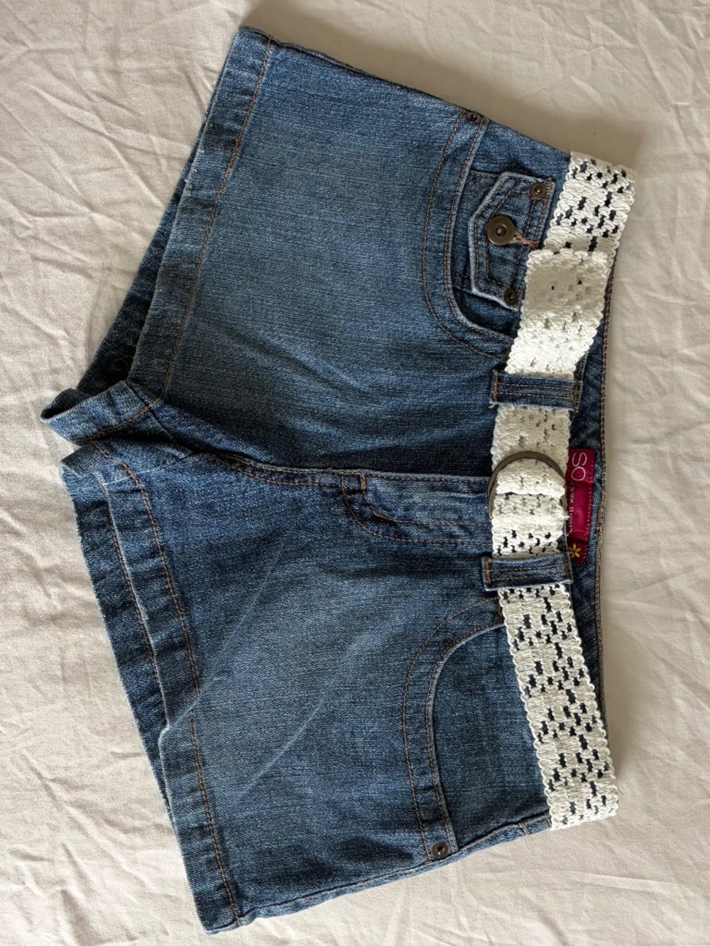 Vintage Y2K Daisy Dukes Low Rise Micro Denim Shorts White Crochet Belt Size 7